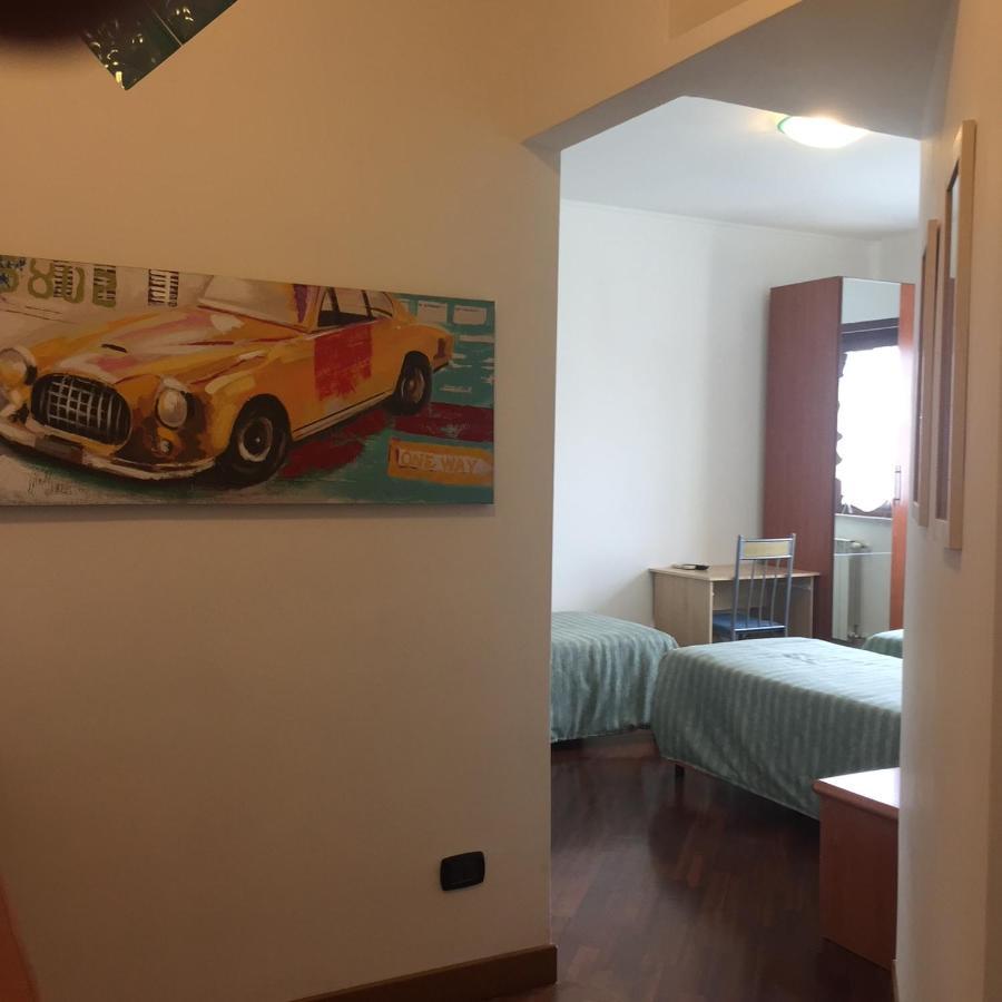 Bed and Breakfast Bb Nuova Fiera Di Roma Fiumicino Exterior foto