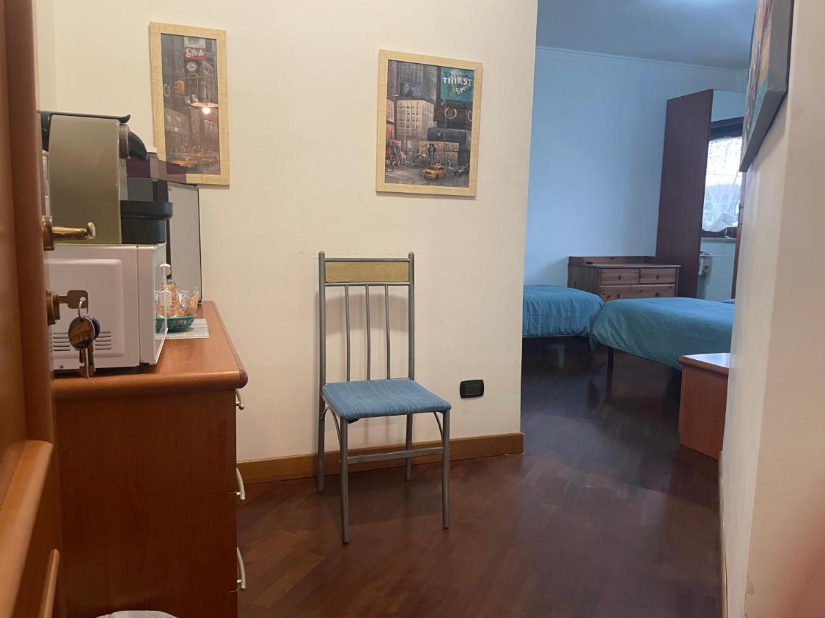 Bed and Breakfast Bb Nuova Fiera Di Roma Fiumicino Exterior foto